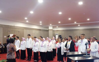 Universitas Megarezky Kukuhkan 20 Apoteker Baru Periode VII