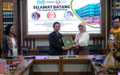 Penyerahan Hasil Asesmen dan Berita Acara dari Tim Asesor LAM-PTKes kepada Universitas Megarezky 