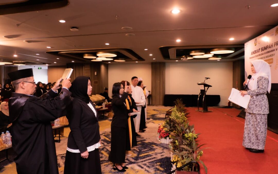 Universitas Megarezky Gelar Upacara Angkat Sumpah Profesi Bidan dan D-III Kebidanan