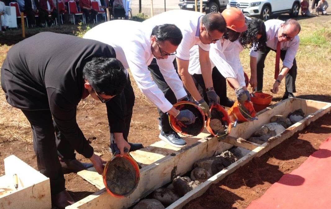 Momentum Penuh Makna, YPI Mega Rezky Letakkan Batu Pertama Masjid Hajjah Suryani Megarezky